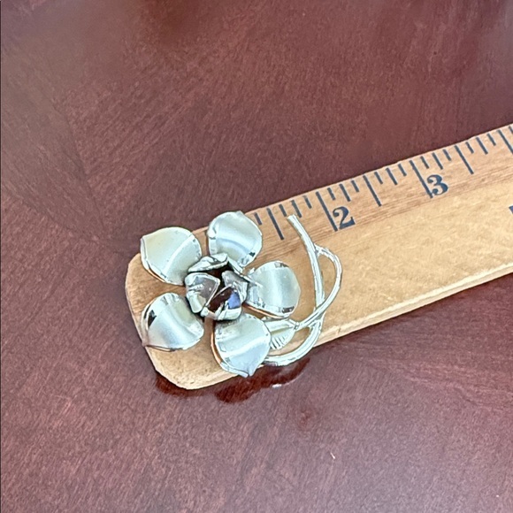 Vintage Jewelry - Vintage Silver Tone Brooch